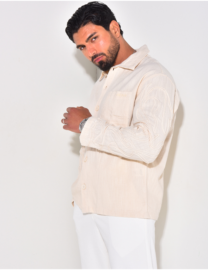 Chemise en lin manches longues à motifs brodés sur les manches Chemise en lin manches longues à motifs brodés sur les manches