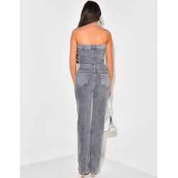 Gerade geschnittener, trägerloser Overall aus Denim. Gerade geschnittener, trägerloser Overall aus Denim.