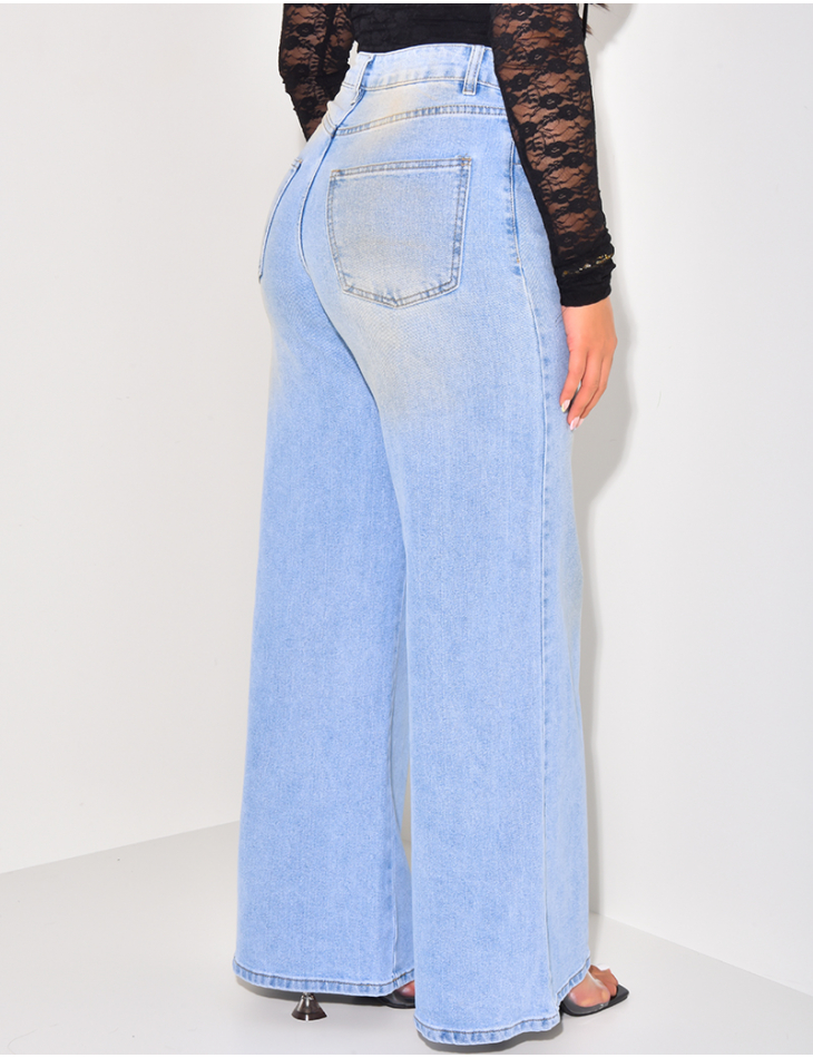 Stretchy straight-leg jeans with vintage wash