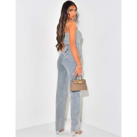 Bustierförmiger Jumpsuit aus Jeans mit Vintage-Waschung. Bustierförmiger Jumpsuit aus Jeans mit Vintage-Waschung.