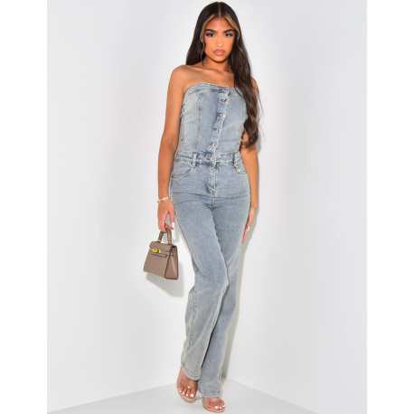 Bustierförmiger Jumpsuit aus Jeans mit Vintage-Waschung. Bustierförmiger Jumpsuit aus Jeans mit Vintage-Waschung.