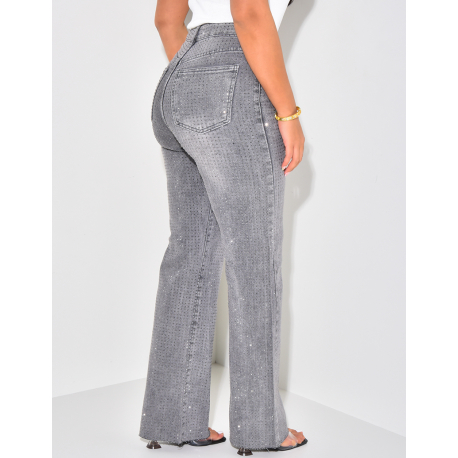 Gerade geschnittene Jeans mit hoher Taille und Strasssteinen auf Vorder- und Rückseite. Gerade geschnittene Jeans mit hoher Taille und Strasssteinen auf Vorder- und Rückseite.