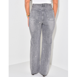 Gerade geschnittene Jeans mit hoher Taille und Strasssteinen auf Vorder- und Rückseite. Gerade geschnittene Jeans mit hoher Taille und Strasssteinen auf Vorder- und Rückseite.