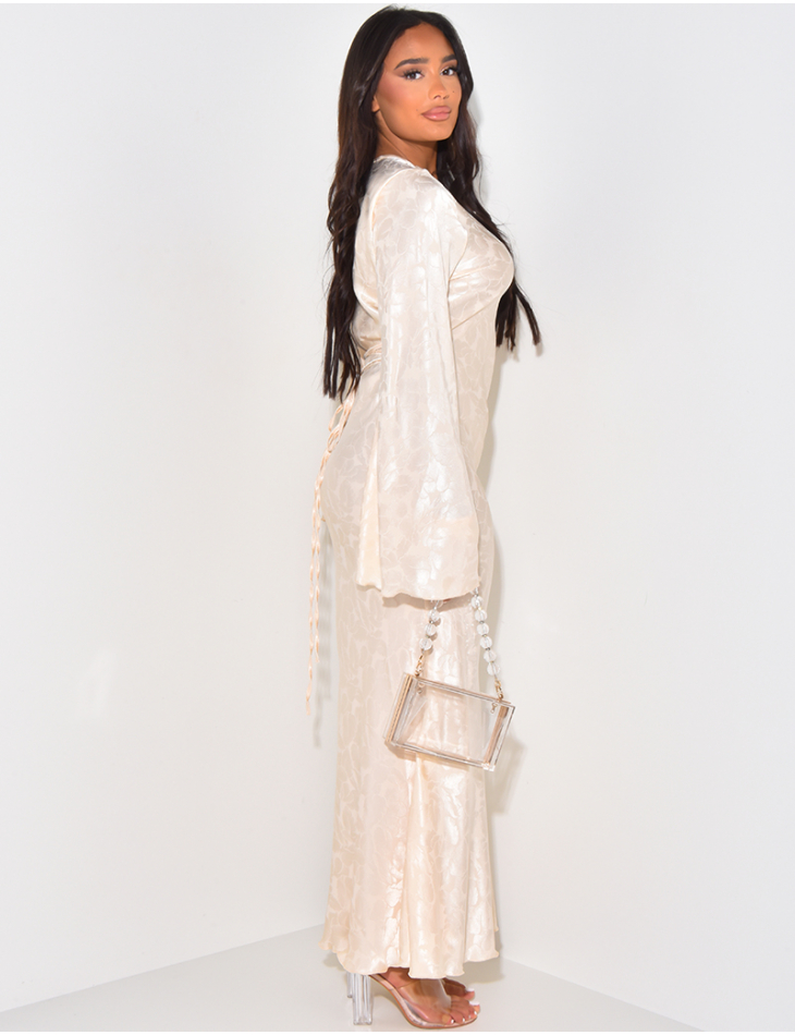 Robe longue en satin à lacets dans le dos à motifs Robe longue en satin à lacets dans le dos à motifs