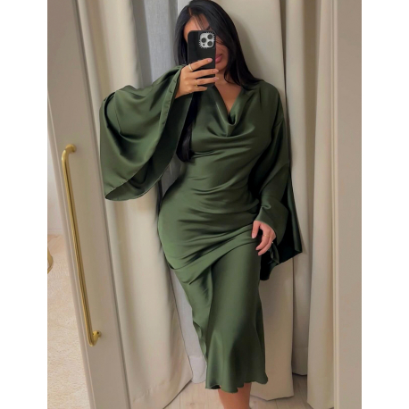 Langes Satinkleid mit drapiertem Kragen & ausgestellten Ärmeln *in beide Richtungen tragbar Langes Satinkleid mit drapiertem Kragen & ausgestellten Ärmeln *in beide Richtungen tragbar