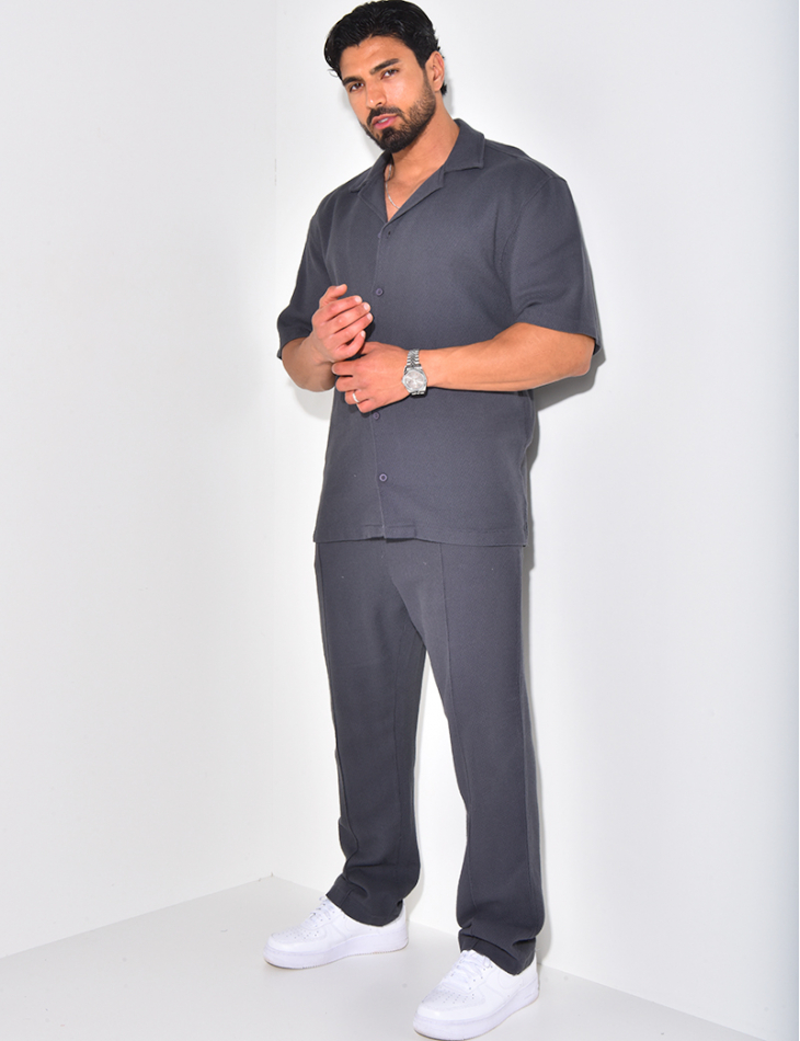 Ensemble pantalon et chemise manches courtes texturé Ensemble pantalon et chemise manches courtes texturé