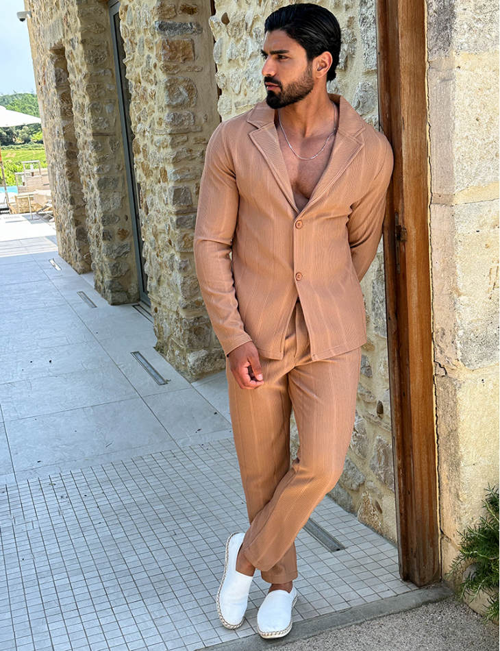 Strukturiertes Set aus Hose und Hemd