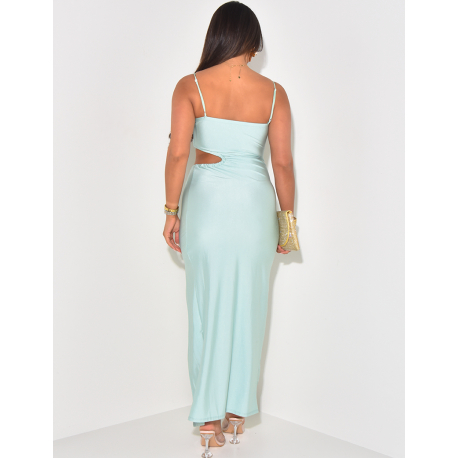 Langes Kleid, das an der Taille durchbrochen ist