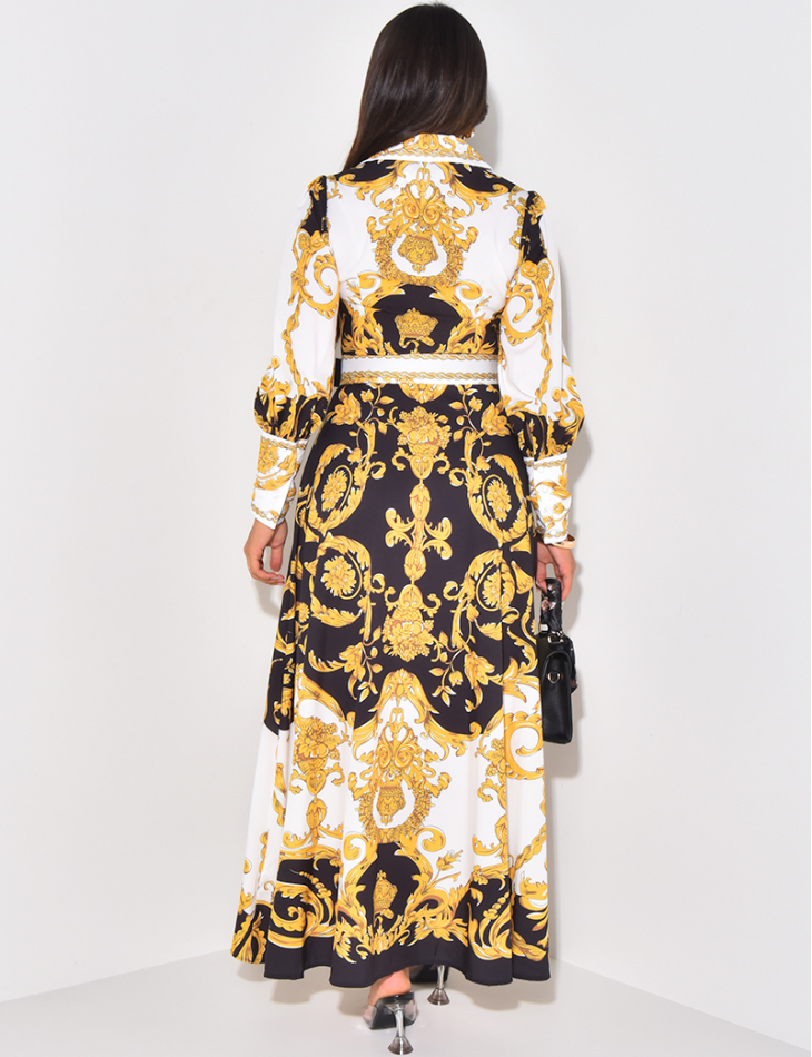 Langes Kleid mit Barockmuster und Taillengürtel