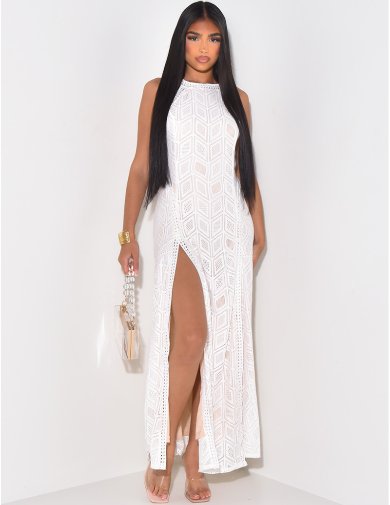 Langes Neckholder-Kleid aus Spitze mit Schlitzen
