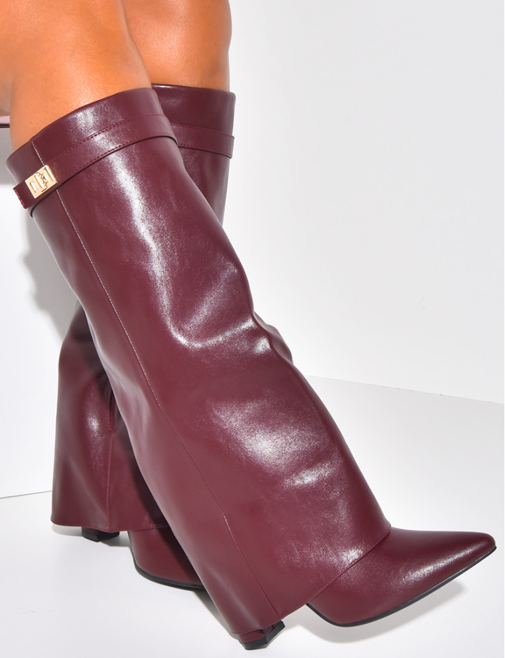 Leatherette boots with square heels and flap