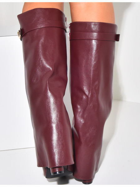 Leatherette boots with square heels and flap