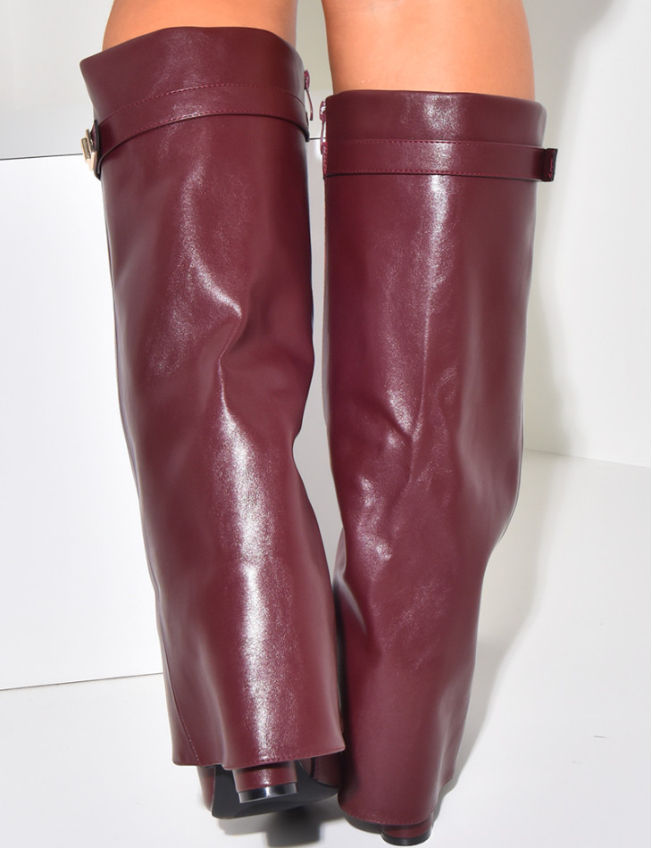 Leatherette boots with square heels and flap