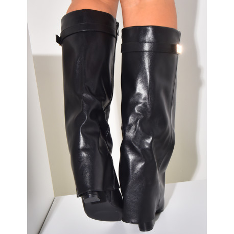 Bottes en similicuir à talons carré et rabat