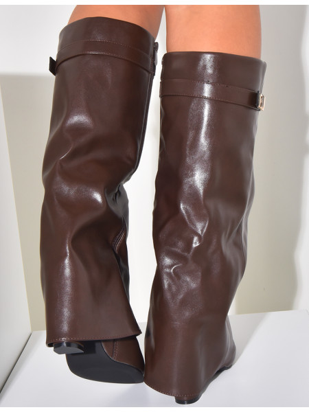 Bottes en similicuir à talons carré et rabat