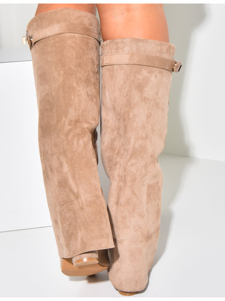 Bottes en suédine à talons carré et rabat