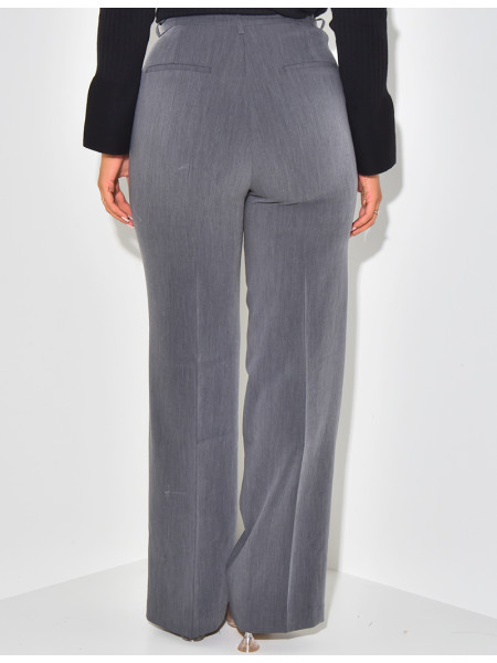 Gerade geschnittene Schneiderhose in melierter Optik.