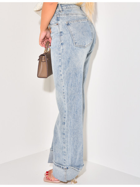 Straight-leg jeans with cuffs