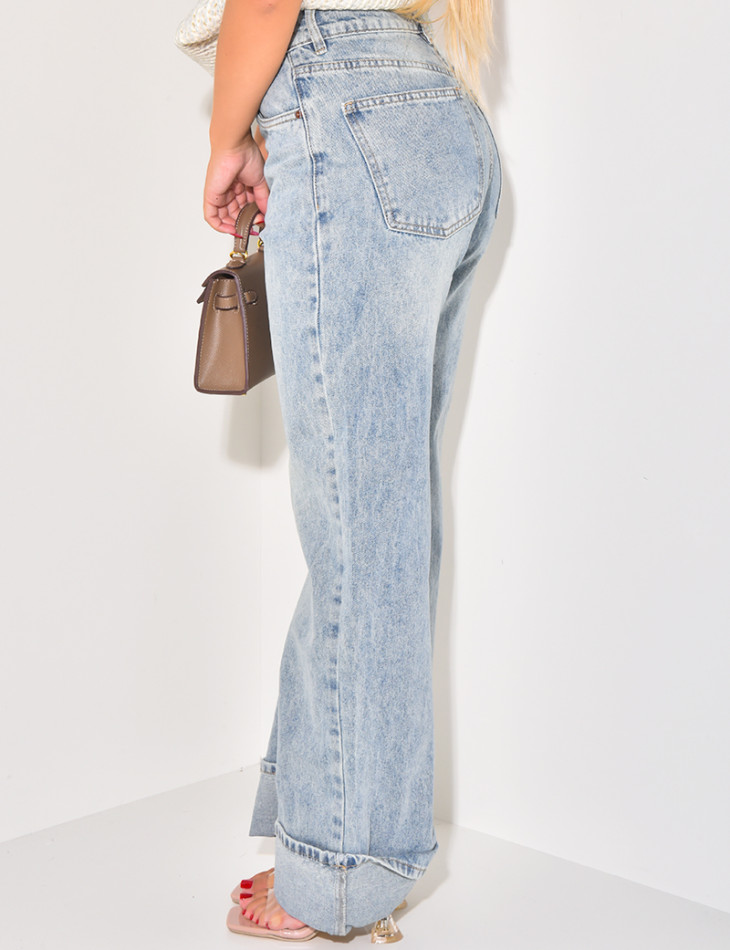 Straight-leg jeans with cuffs
