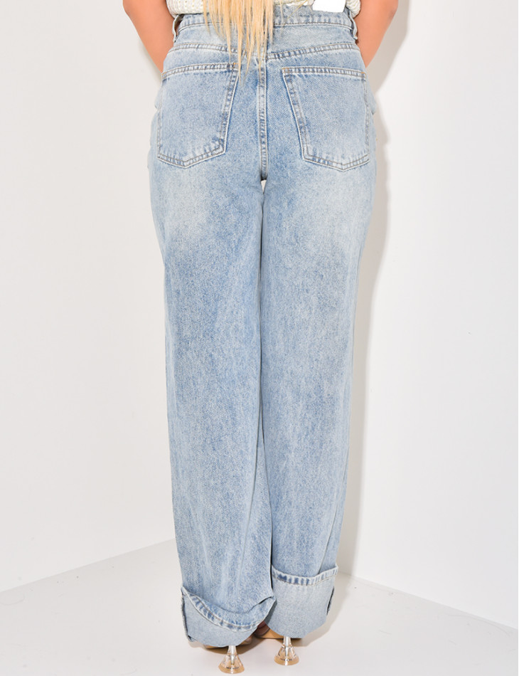 Straight-leg jeans with cuffs