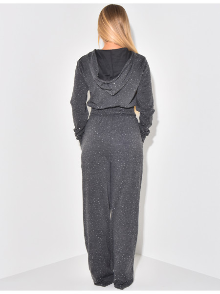 Set aus Weste mit Kapuze und gerader Hose mit Strasssteinen