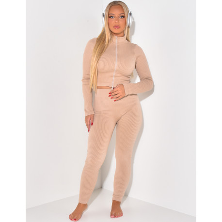 Geripptes Set aus Weste und Sportleggings