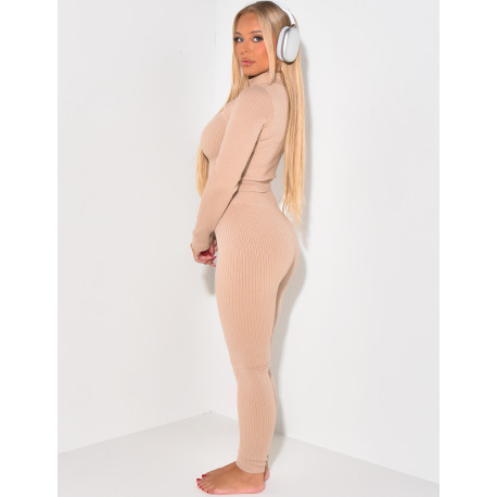 Geripptes Set aus Weste und Sportleggings