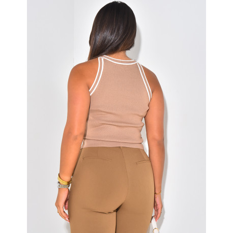 Close-fitting tank top with contrasting trims