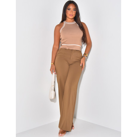 Close-fitting tank top with contrasting trims