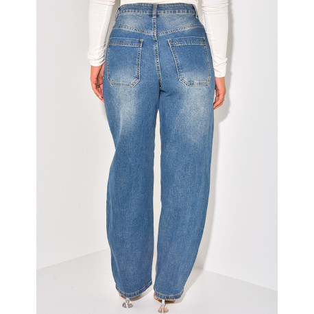 Weit geschnittene Jeans mit Steppnähten an den Knien.