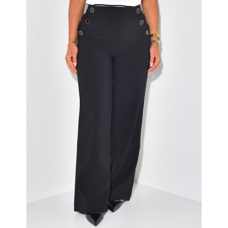 Gerade geschnittene Hose mit goldenen Knöpfen