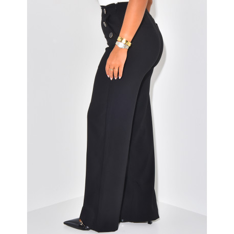 Gerade geschnittene Hose mit goldenen Knöpfen