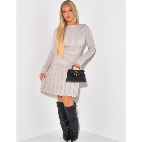 Robe courte en maille côtelée effet volanté