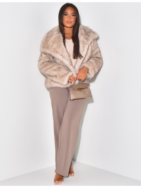 Veste courte en fausse fourrure