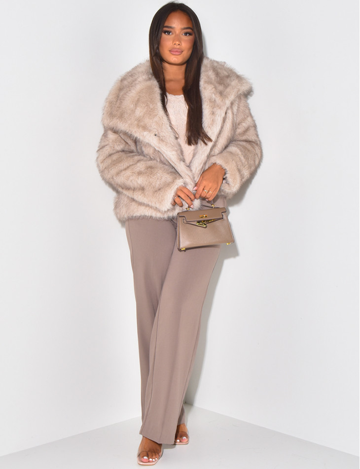 Veste courte en fausse fourrure