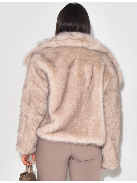Veste courte en fausse fourrure
