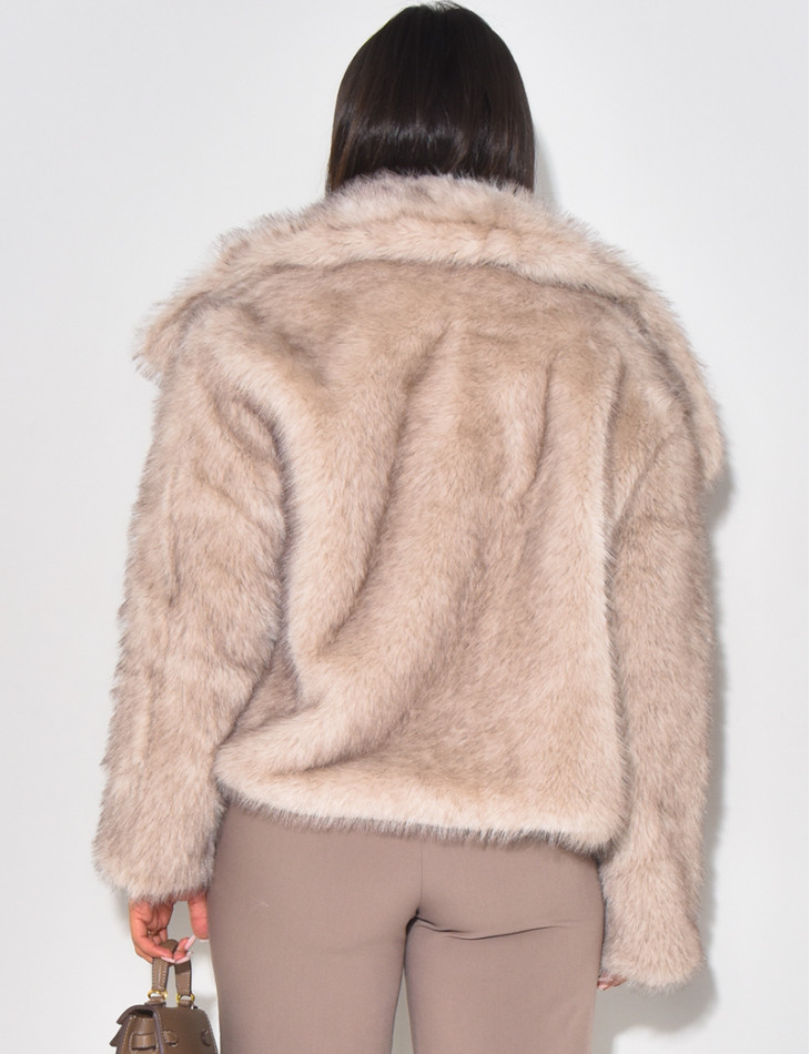 Veste courte en fausse fourrure