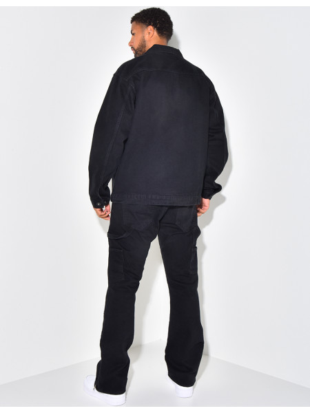 Schwarze Jeanskombination