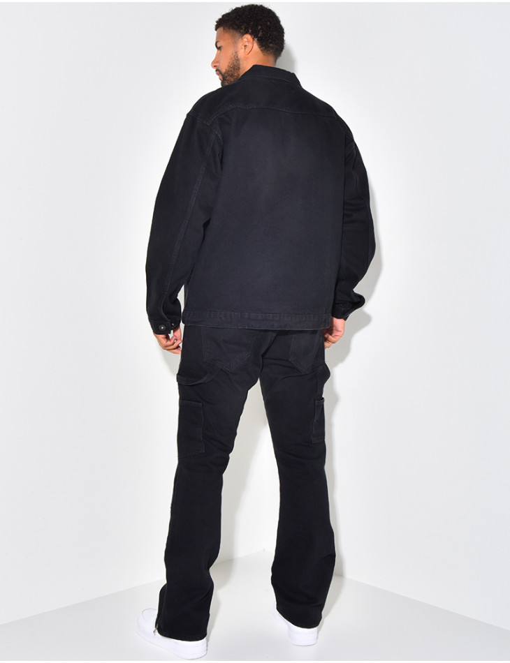 Schwarze Jeanskombination