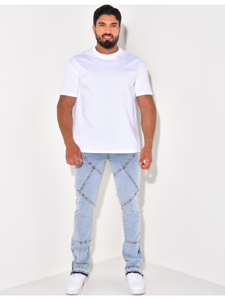 Flare jeans with stitching and closure