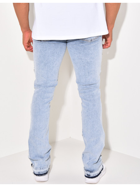 Flare jeans with stitching and closure