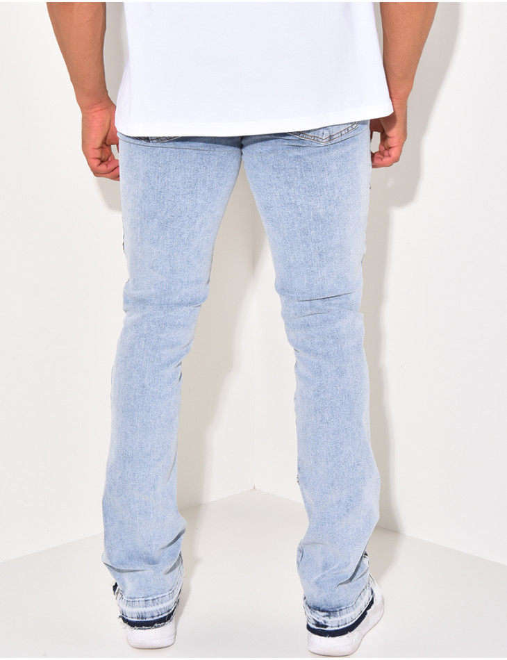 Flare jeans with stitching and closure