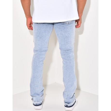 Flare jeans with stitching and closure