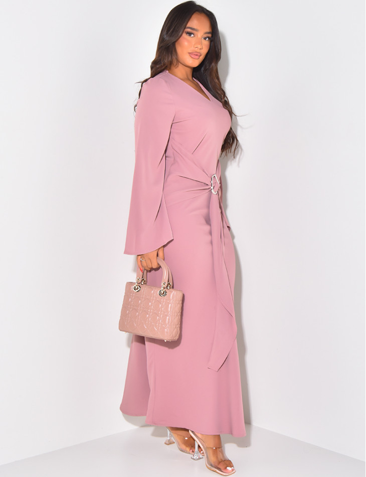 Langes Kleid mit V-Ausschnitt und Taillenband
