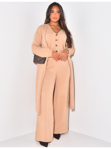 Dreiteiliges Set aus langer Weste, ärmelloser Strickjacke und Hose aus Wolle.