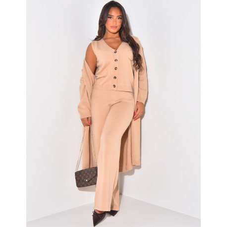 Dreiteiliges Set aus langer Weste, ärmelloser Strickjacke und Hose aus Wolle.