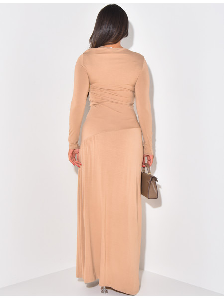 Langes asymmetrisches Kleid mit Drapierungseffekt