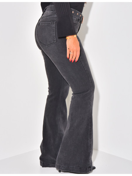 Jeans mit hoher Taille & Schlaghose mit Gürtel