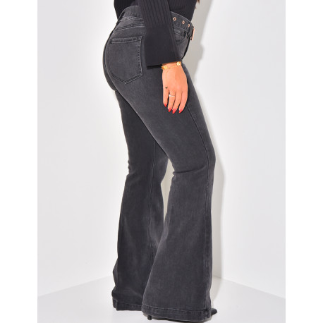 Jeans mit hoher Taille & Schlaghose mit Gürtel