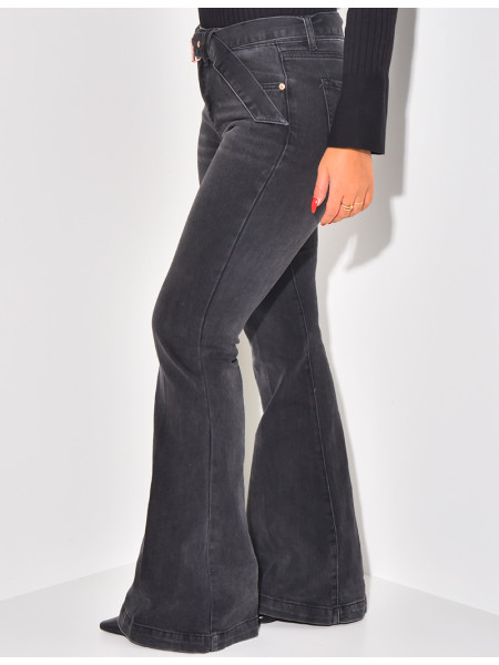 Jeans mit hoher Taille & Schlaghose mit Gürtel
